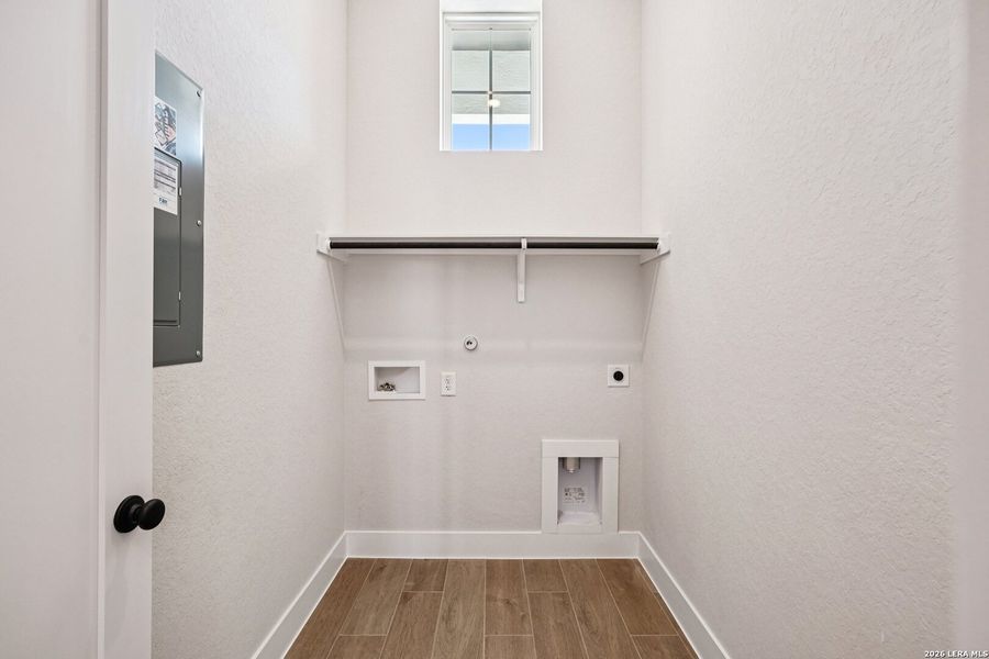 Spacious, unfurnished interior of a new home in Meyer Ranch, New Braunfels (Image 24).