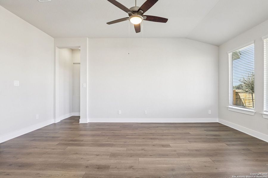 Spacious, unfurnished interior of a new home in Carmel Ranch, Schertz (Image 19).