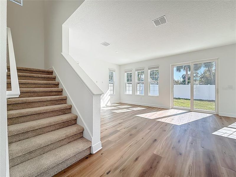 Spacious, unfurnished interior of a new home in , St. Petersburg (Image 60).