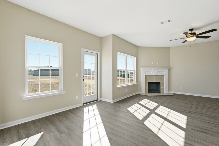 Representative unfurnished interior of a home built from the The Chatman by RTS Homes in The Gardens at 15 West, Hinesville (Image 32).