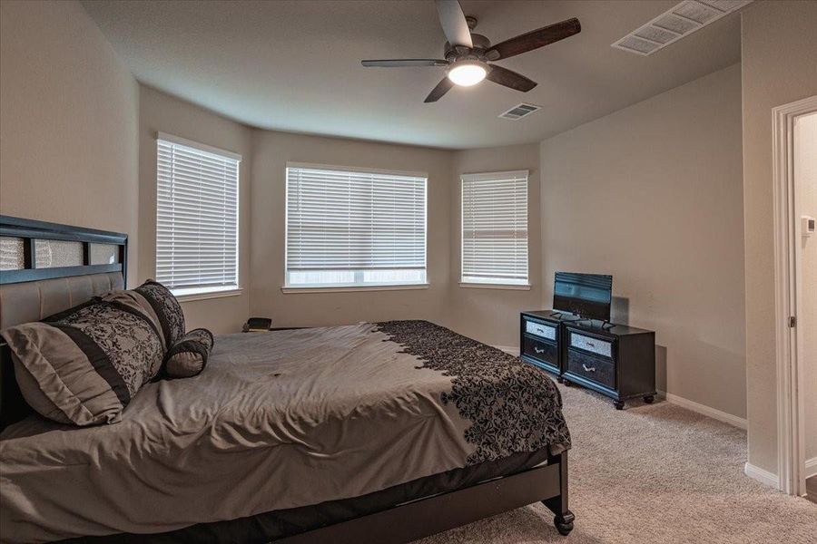 Furnished interior view inside a new home in River's Edge, Conroe (Image 8). Furnished interior view inside a new home in River's Edge, Conroe (Image 8).