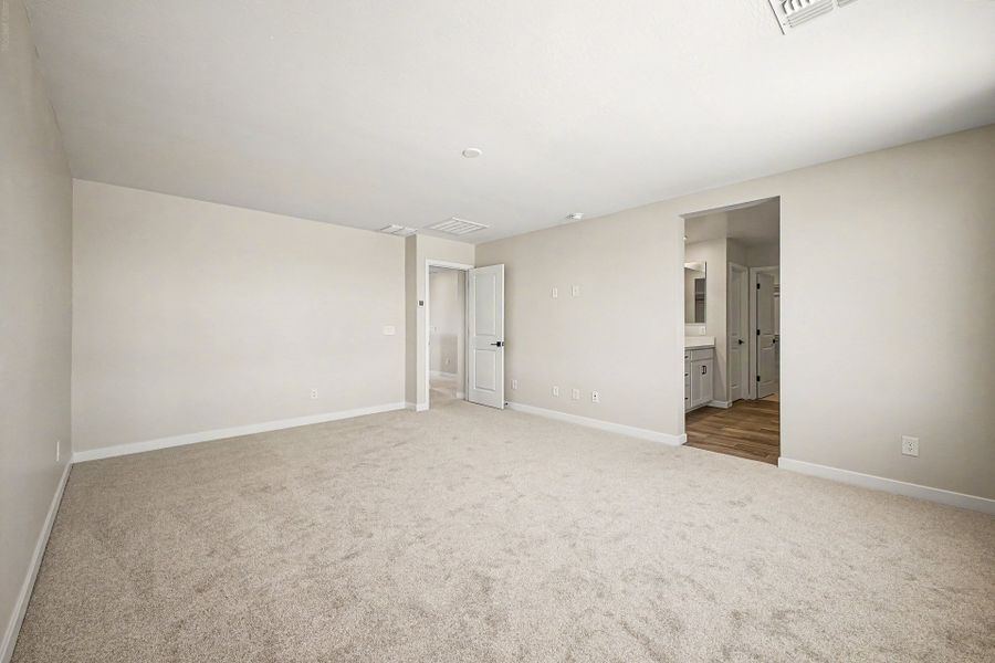 Spacious, unfurnished interior of a new home in Citrus Park, Goodyear (Image 11).