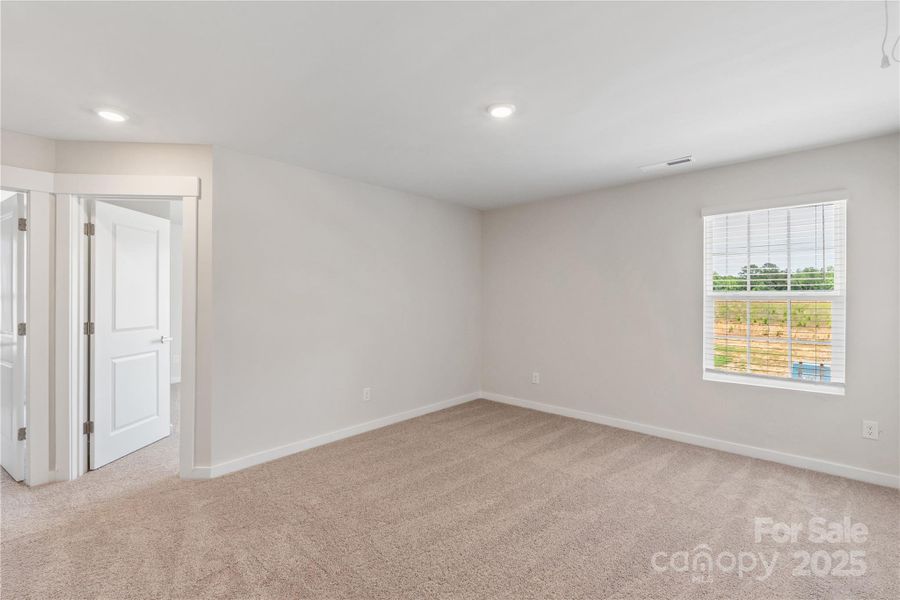 Spacious, unfurnished interior of a new home in Knights Bridge, Richburg (Image 9).