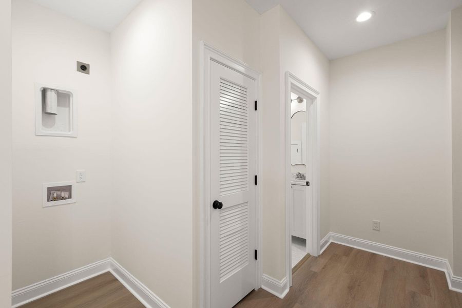 Spacious, unfurnished interior of a new home in , Charleston (Image 25).