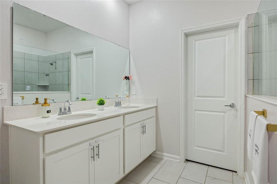 Furnished interior view inside a new home in Pine Glen: Chateau Collection, St. Cloud (Image 7).