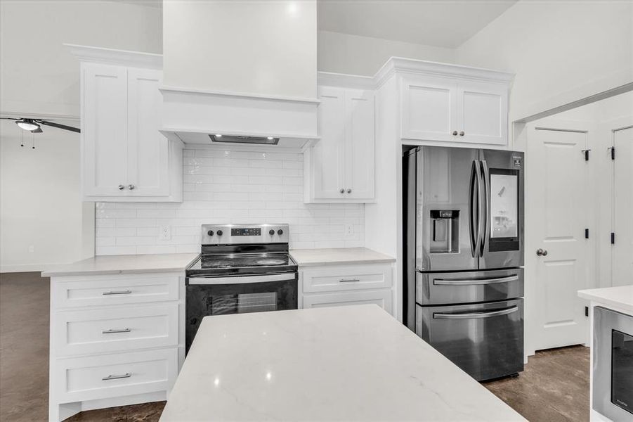Furnished interior view inside a new home in , Riesel (Image 9).