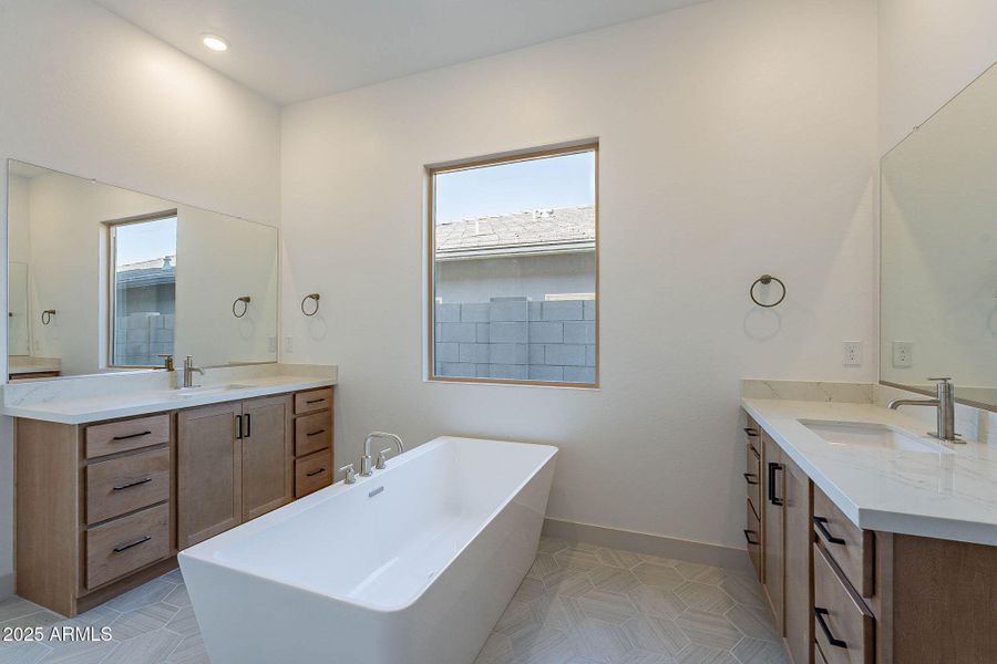 27-web-or-mls-Meadowbrook-27