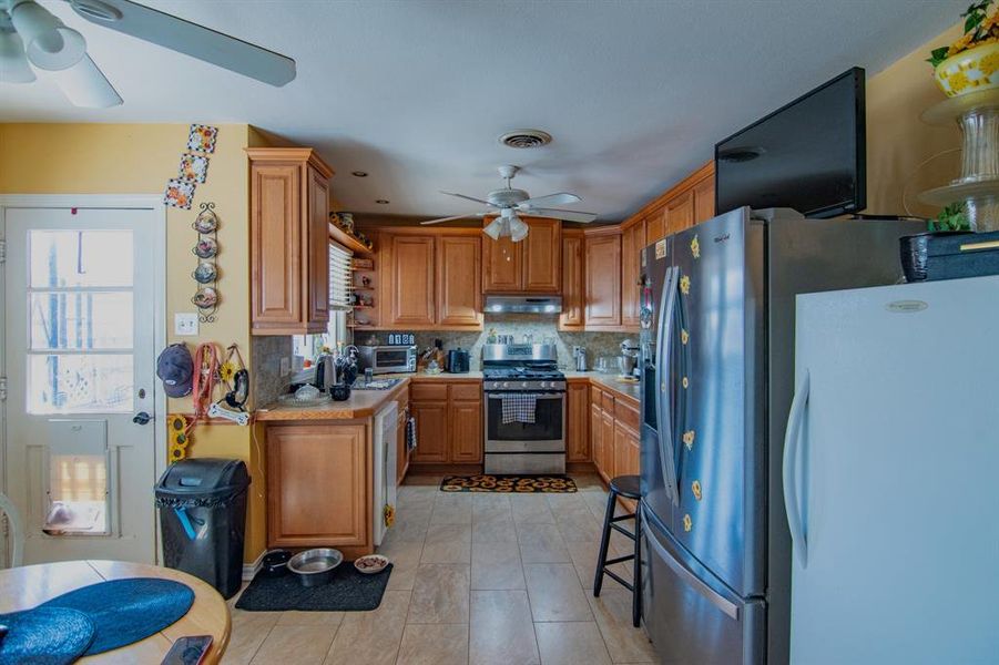 Furnished interior view inside a new home in , Brownwood (Image 9).