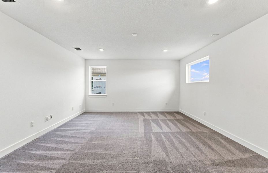 Spacious, unfurnished interior of a new home in Two Rivers, Zephyrhills (Image 21).