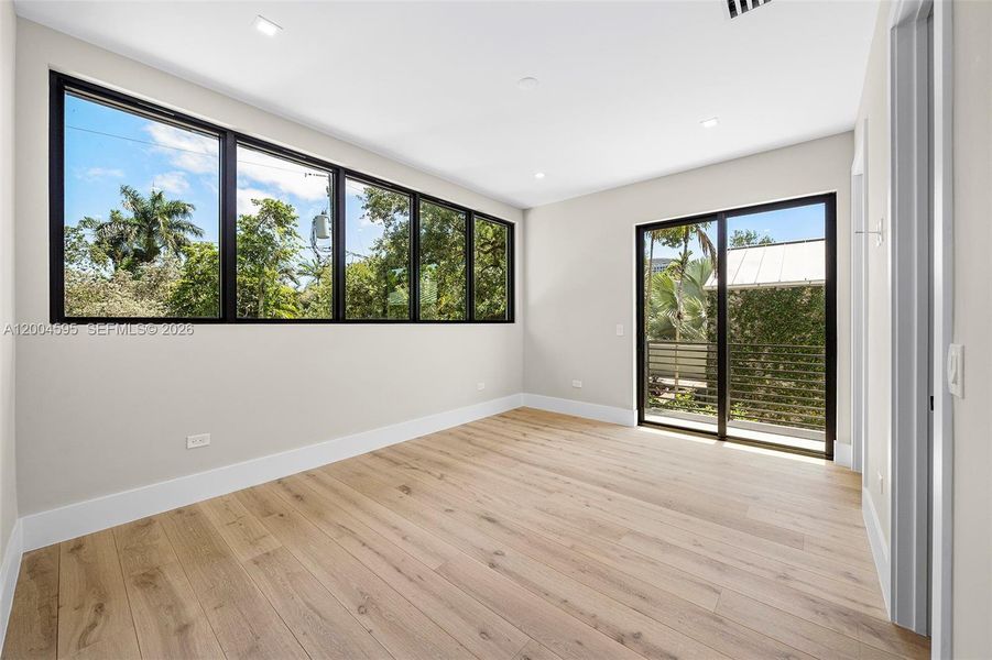 Spacious, unfurnished interior of a new home in , Miami (Image 21).