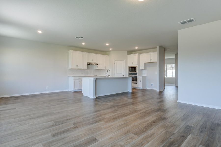 Representative unfurnished interior of a home built from the Alexis by Ashton Woods in Hennersby Hollow, San Antonio (Image 6).