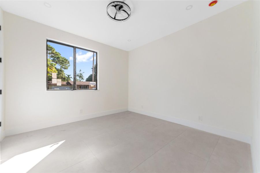 Spacious, unfurnished interior of a new home in , Coconut Creek (Image 43).