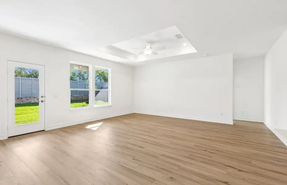 Spacious, unfurnished interior of a new home in Treeline, Justin (Image 20).