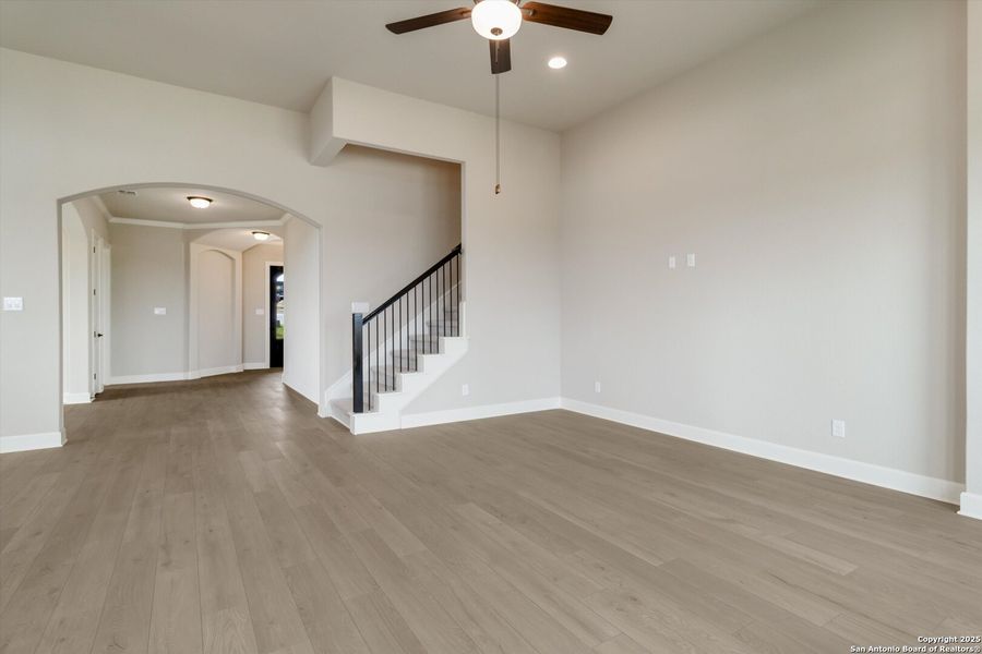 Spacious, unfurnished interior of a new home in Johnson Ranch, Bulverde (Image 13).