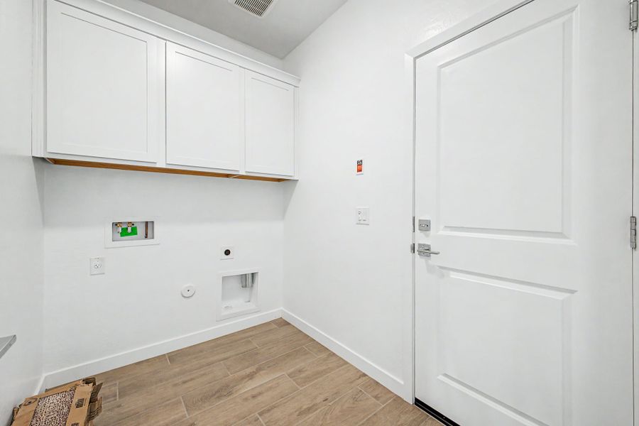 Spacious, unfurnished interior of a new home in Sunrise, Surprise (Image 9).