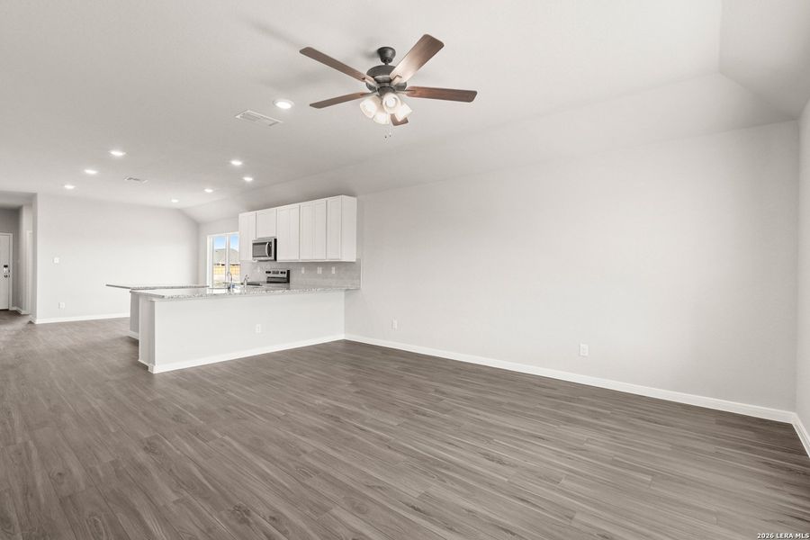 Spacious, unfurnished interior of a new home in Swenson Heights, Seguin (Image 14).