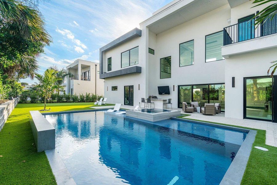 Exterior details and patio area of a home in , Juno Beach (Image 33).