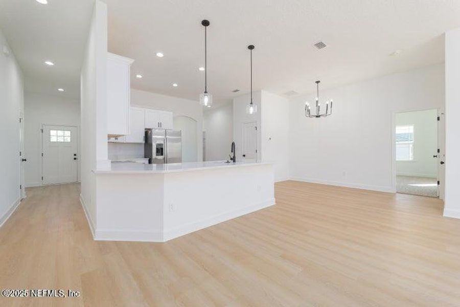 Spacious, unfurnished interior of a new home in , Middleburg (Image 26).
