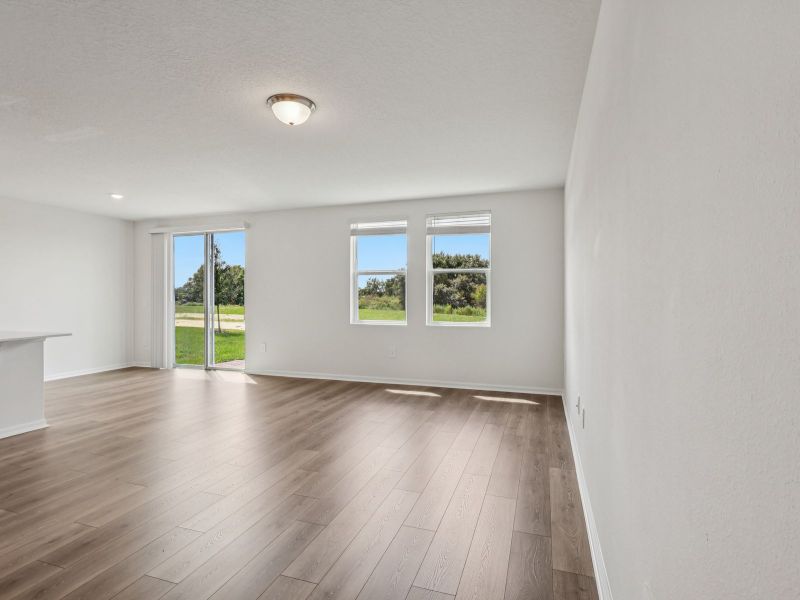 Spacious, unfurnished interior of a new home in Crosswinds - Signature Series, Haines City (Image 6).