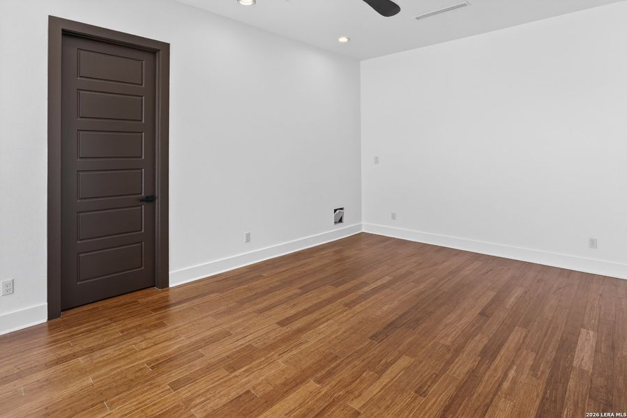 Spacious, unfurnished interior of a new home in , San Antonio (Image 39).