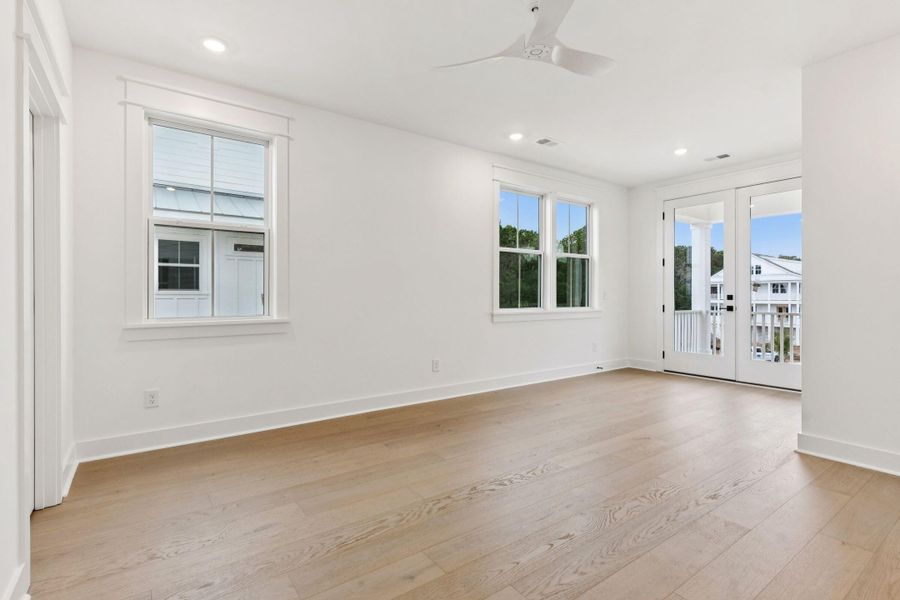 Spacious, unfurnished interior of a new home in Overlook at Copahee Sound, Awendaw (Image 29).