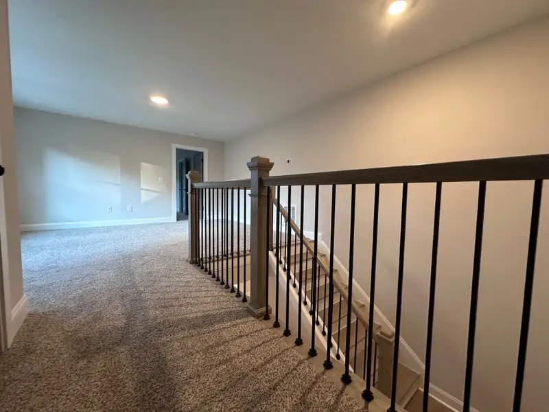 Spacious, unfurnished interior of a new home in Dove Creek, LaGrange (Image 24).