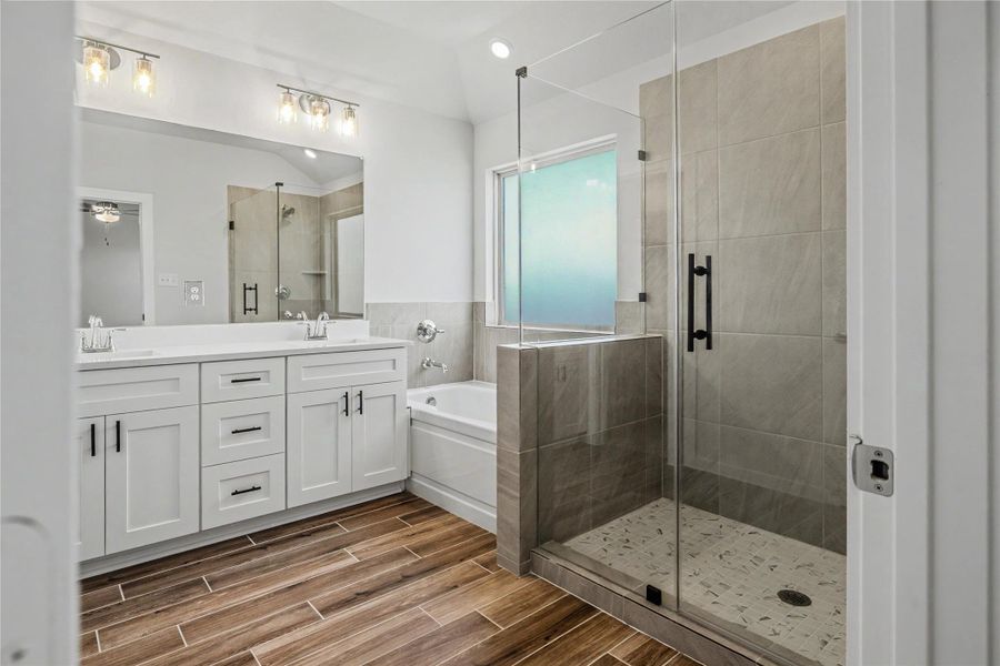 Furnished interior view inside a new home in Glendale Lakes, Rosharon (Image 16).