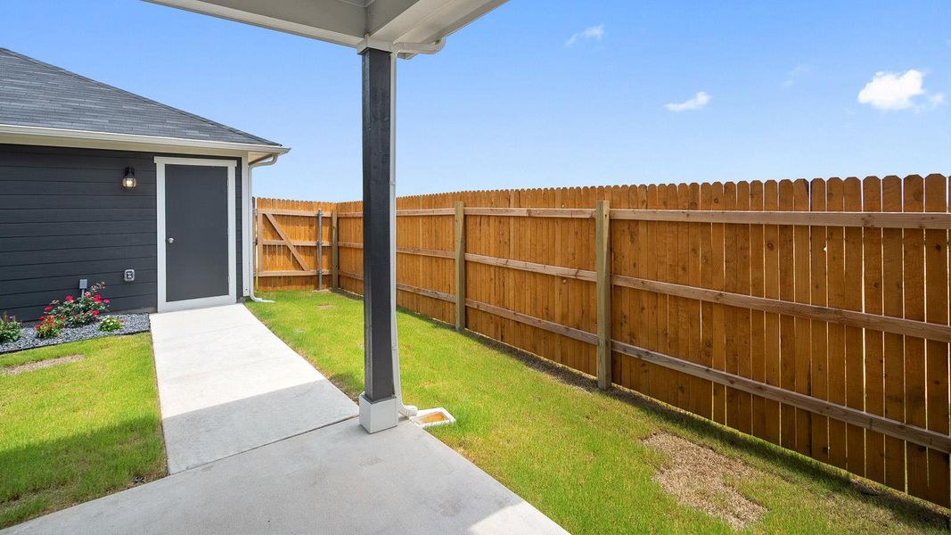 Exterior details and patio area of a home in Valverde, Bastrop (Image 3).