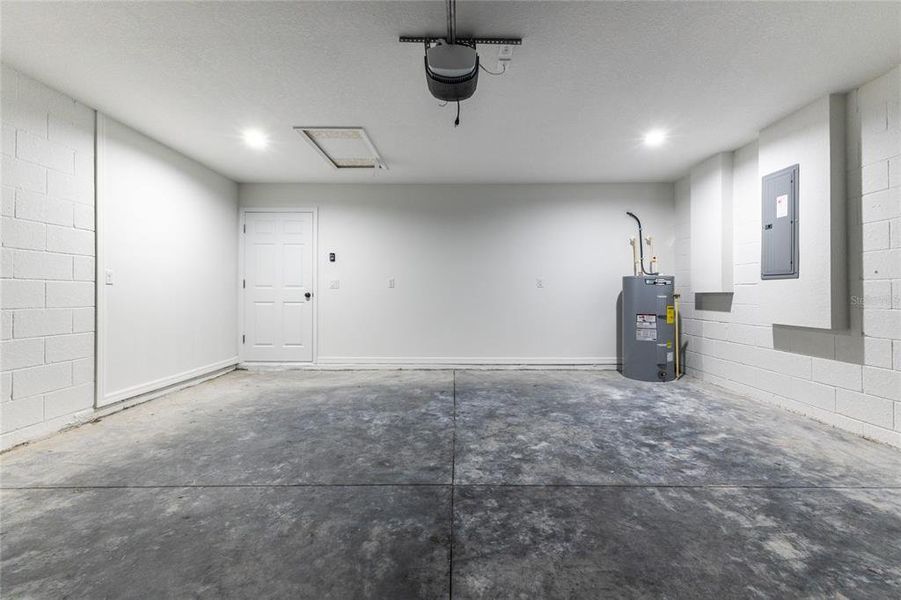 Spacious, unfurnished interior of a new home in , Dunnellon (Image 23). Spacious, unfurnished interior of a new home in , Dunnellon (Image 23).