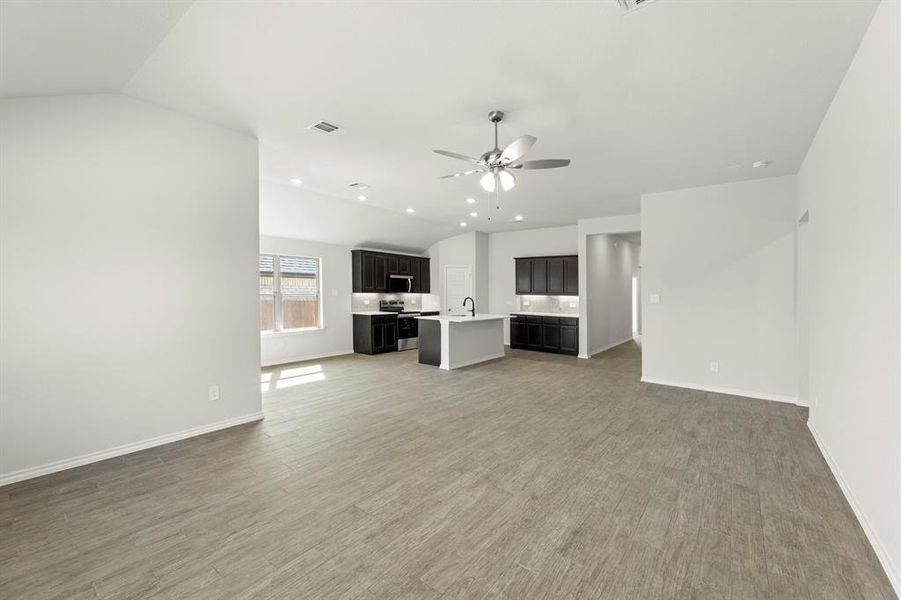 17. 7812 Kingfisher - Family (3)