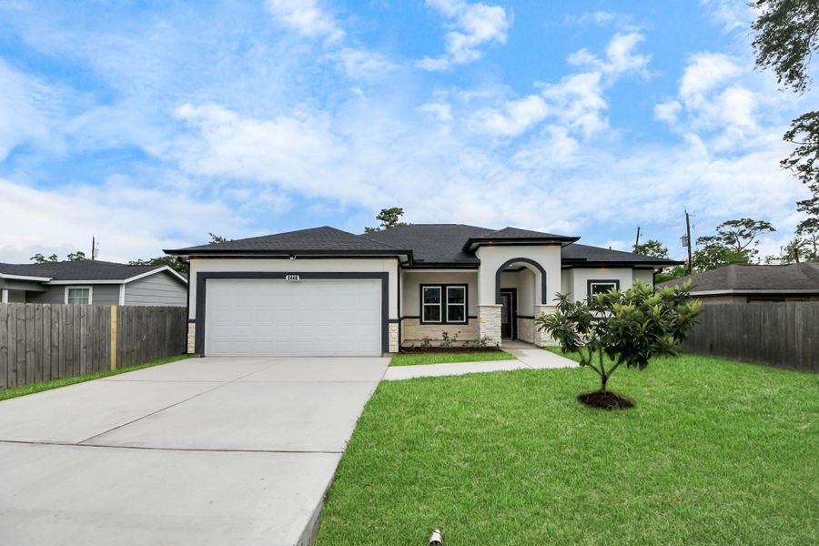 Front exterior of a new home in , Houston, TX, highlighting curb appeal (Image 25). Front exterior of a new home in , Houston, TX, highlighting curb appeal (Image 25).