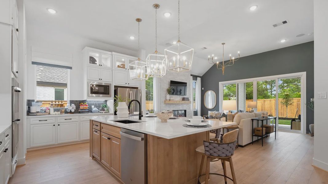 Representative furnished interior of a home built from the Hampton by Chesmar Homes in Wildrye 60', Waller (Image 27).