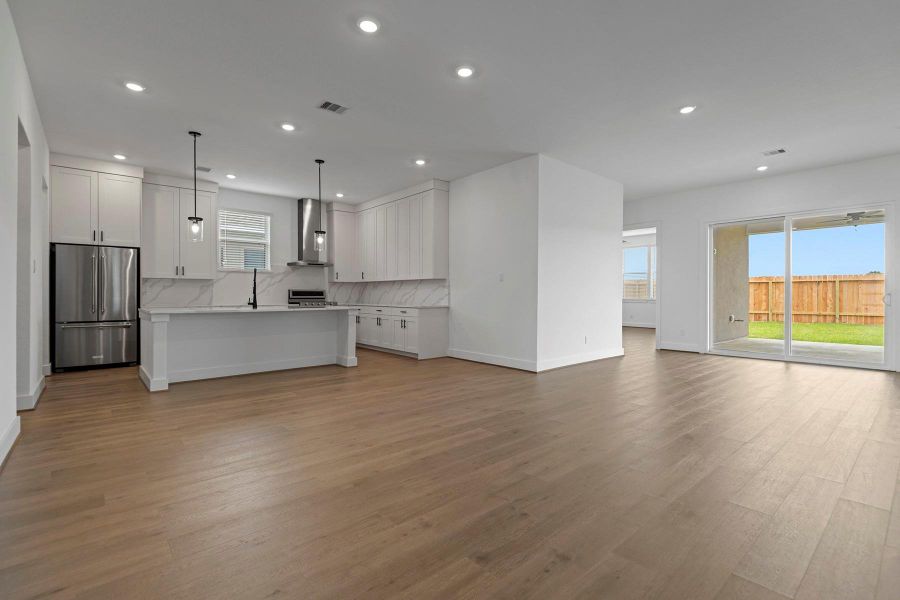 Spacious, unfurnished interior of a new home in , Rosenberg (Image 16).