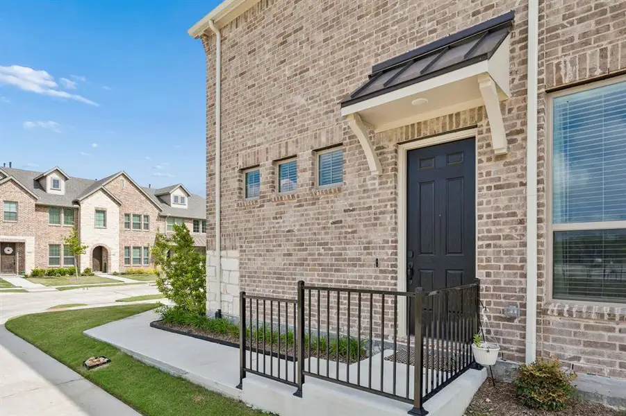 Exterior details and patio area of a home in , Grand Prairie (Image 3).