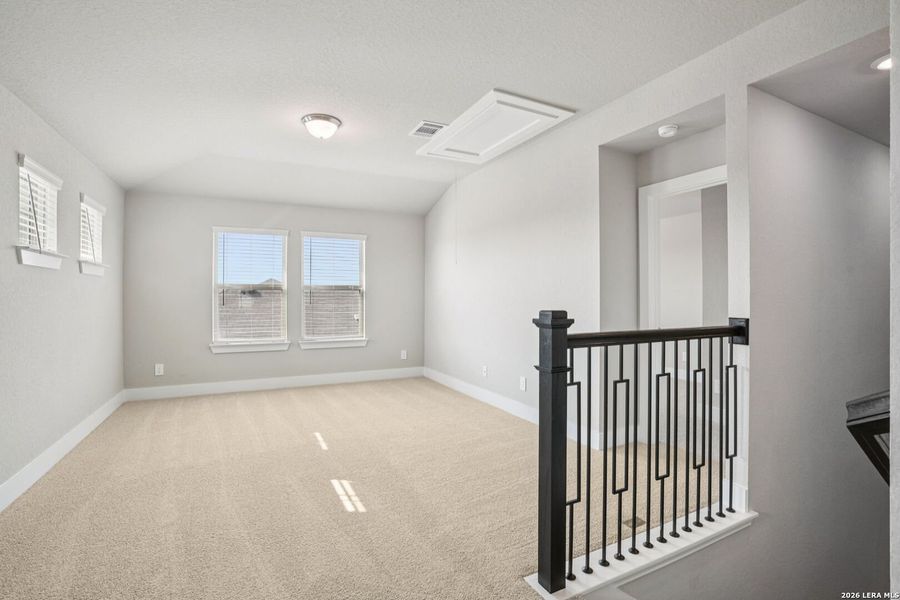 Spacious, unfurnished interior of a new home in Lark Canyon, New Braunfels (Image 32).