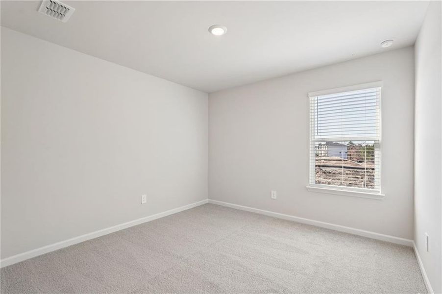 Spacious, unfurnished interior of a new home in Ivey Township, Dallas (Image 27).