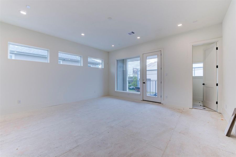 Spacious, unfurnished interior of a new home in , Houston (Image 13).