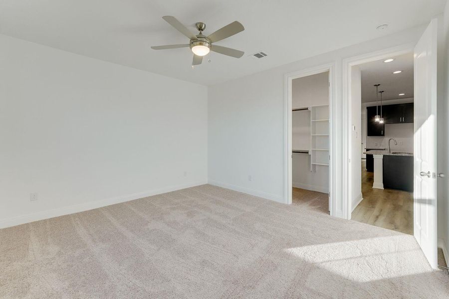 Spacious, unfurnished interior of a new home in The Porch at Du Pre, Buda (Image 10).