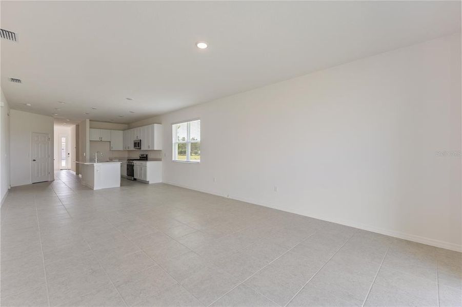 Spacious, unfurnished interior of a new home in Highfield at Twisted Oaks, Wildwood (Image 7).