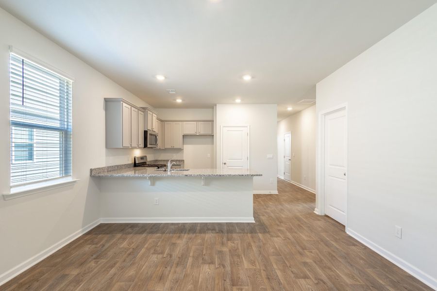 Spacious, unfurnished interior of a new home in , Summerville (Image 16).