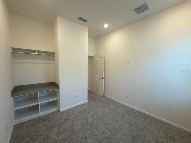 Spacious, unfurnished interior of a new home in , Orlando (Image 25).