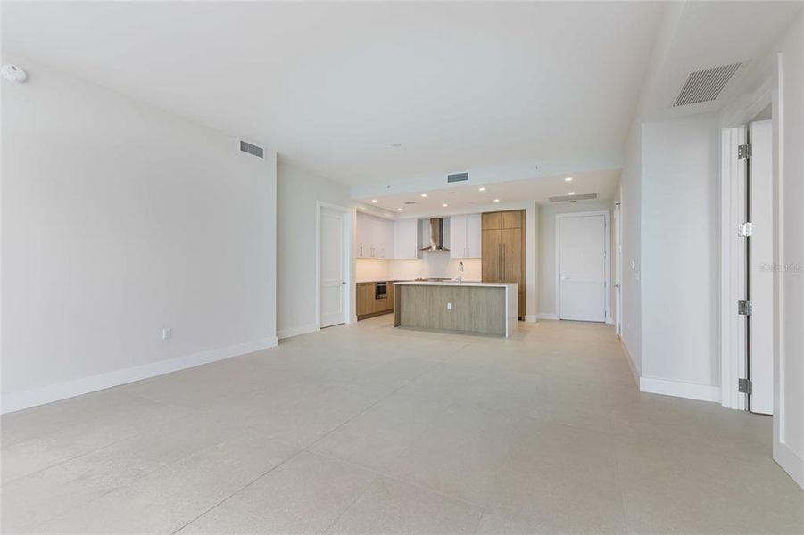 Spacious, unfurnished interior of a new home in , St. Petersburg (Image 24).