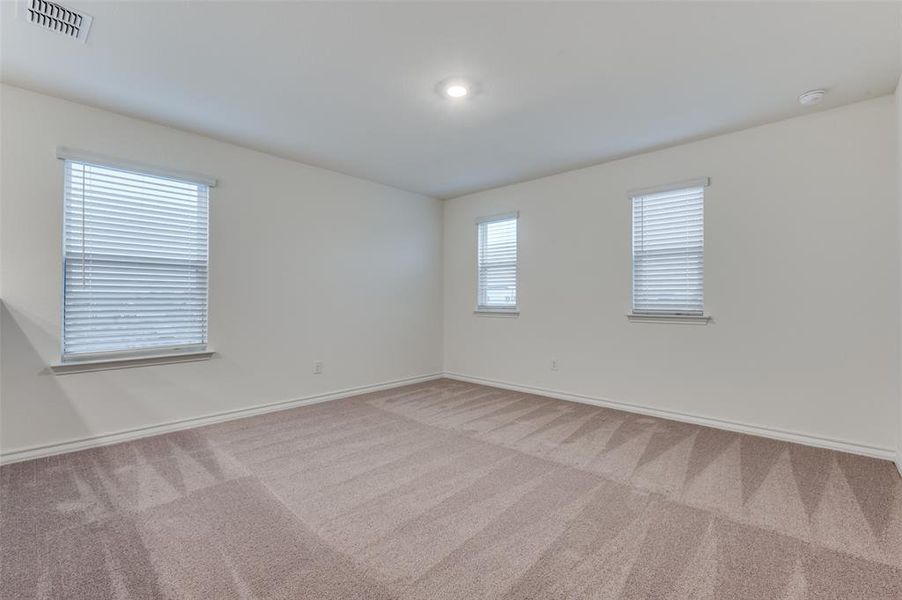 Spacious, unfurnished interior of a new home in Eagle Creek, Denton (Image 16). Spacious, unfurnished interior of a new home in Eagle Creek, Denton (Image 16).