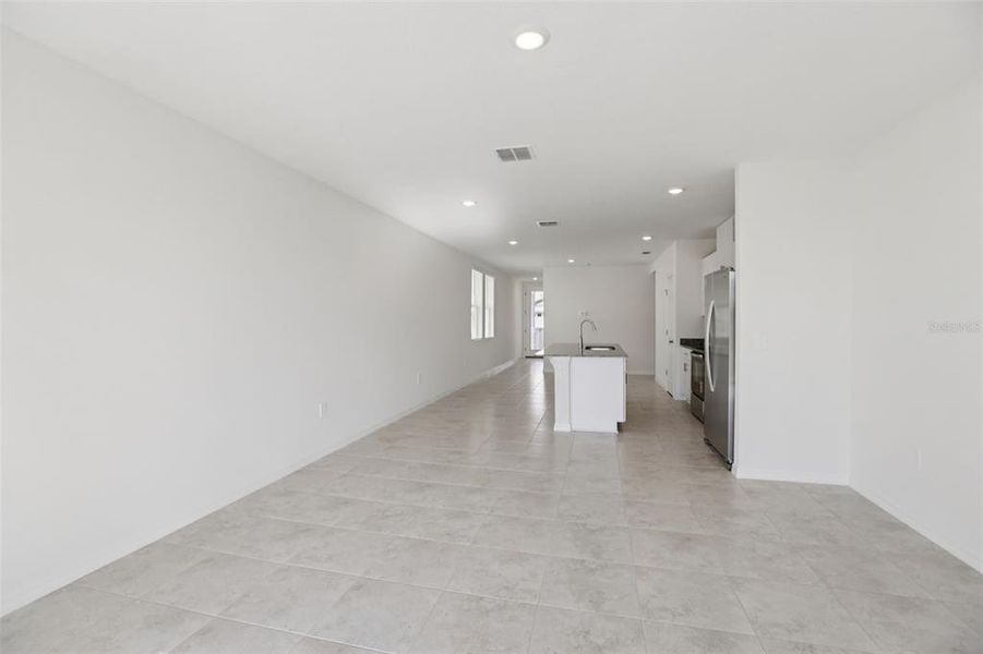 Spacious, unfurnished interior of a new home in Springs at Lake Alfred - Classic Series, Lake Alfred (Image 21).