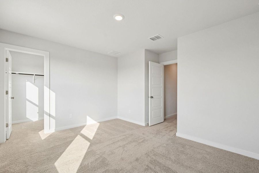 Spacious, unfurnished interior of a new home in Stallion Run, Buda (Image 24).