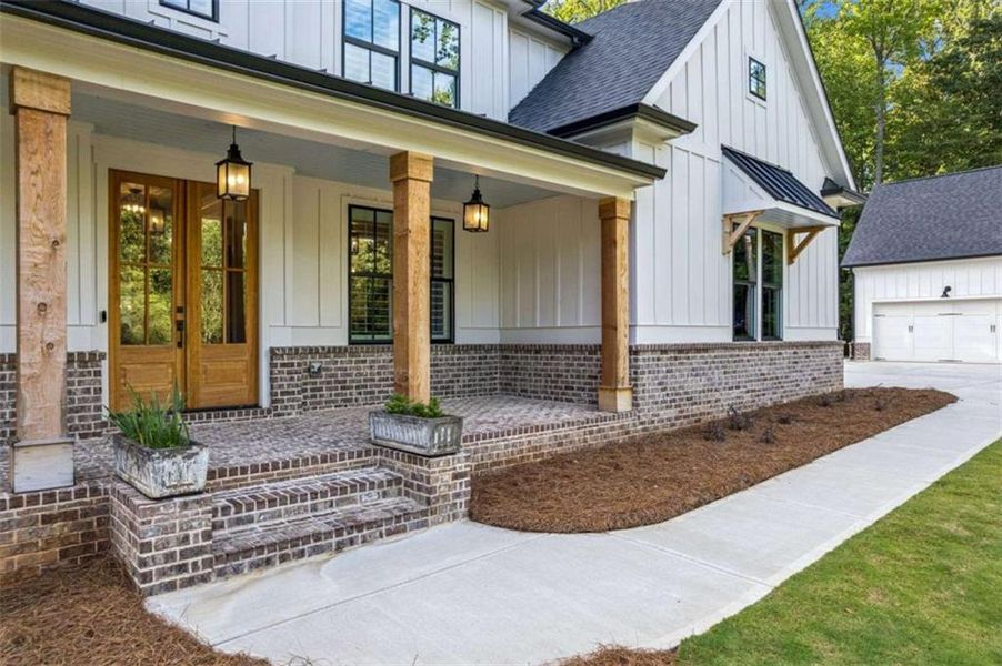Exterior details and patio area of a home in , Gainesville (Image 38).