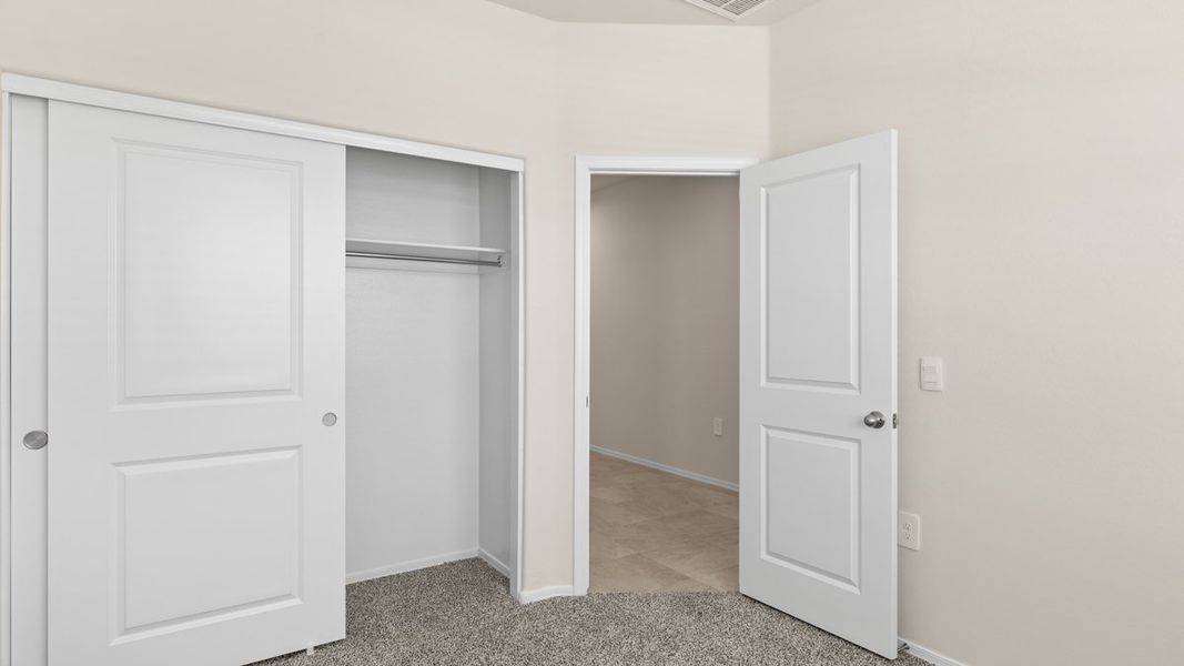 Spacious, unfurnished interior of a new home in Rio Rancho Estates, Wittmann (Image 20).