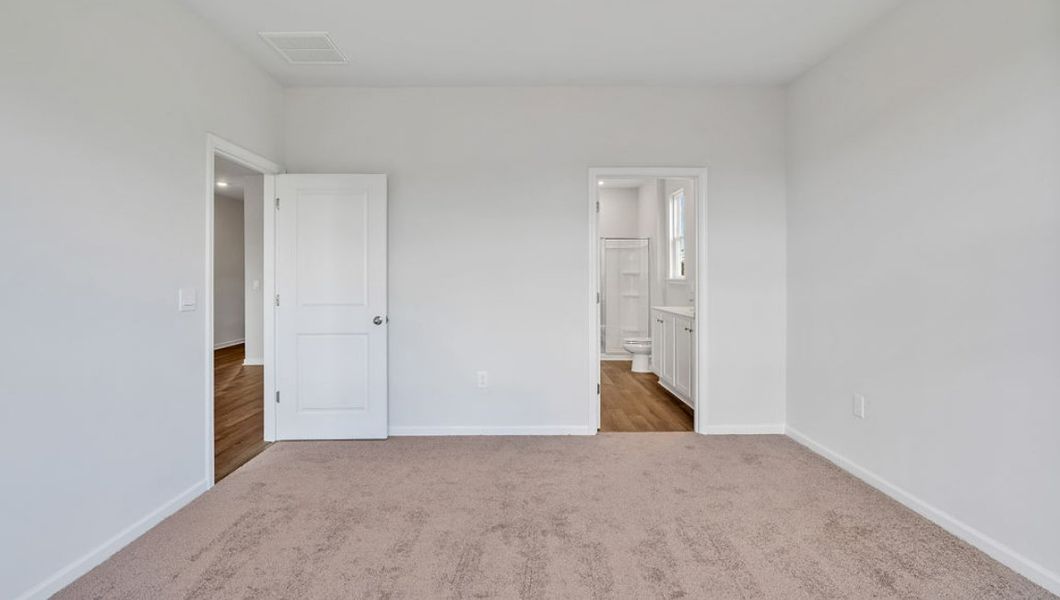 Spacious, unfurnished interior of a new home in Bella Point, Bolivia (Image 35).