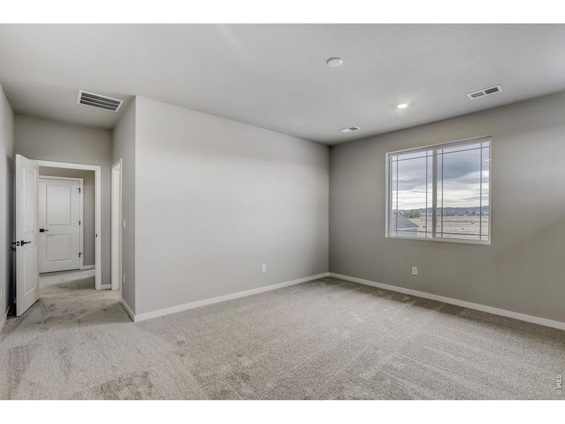 Spacious, unfurnished interior of a new home in Farmstead, Berthoud (Image 32).