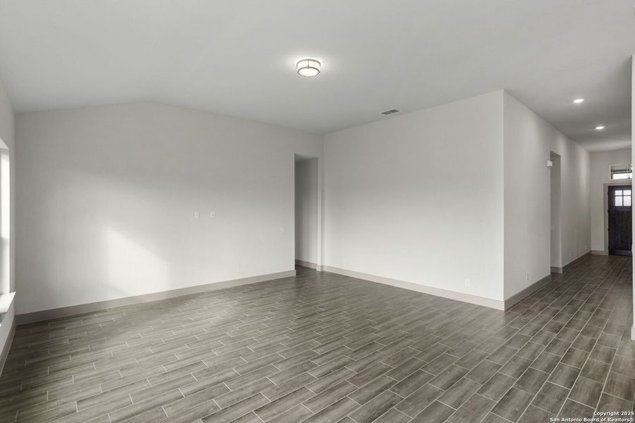 Spacious, unfurnished interior of a new home in Weltner Farms 60’s, New Braunfels (Image 18).